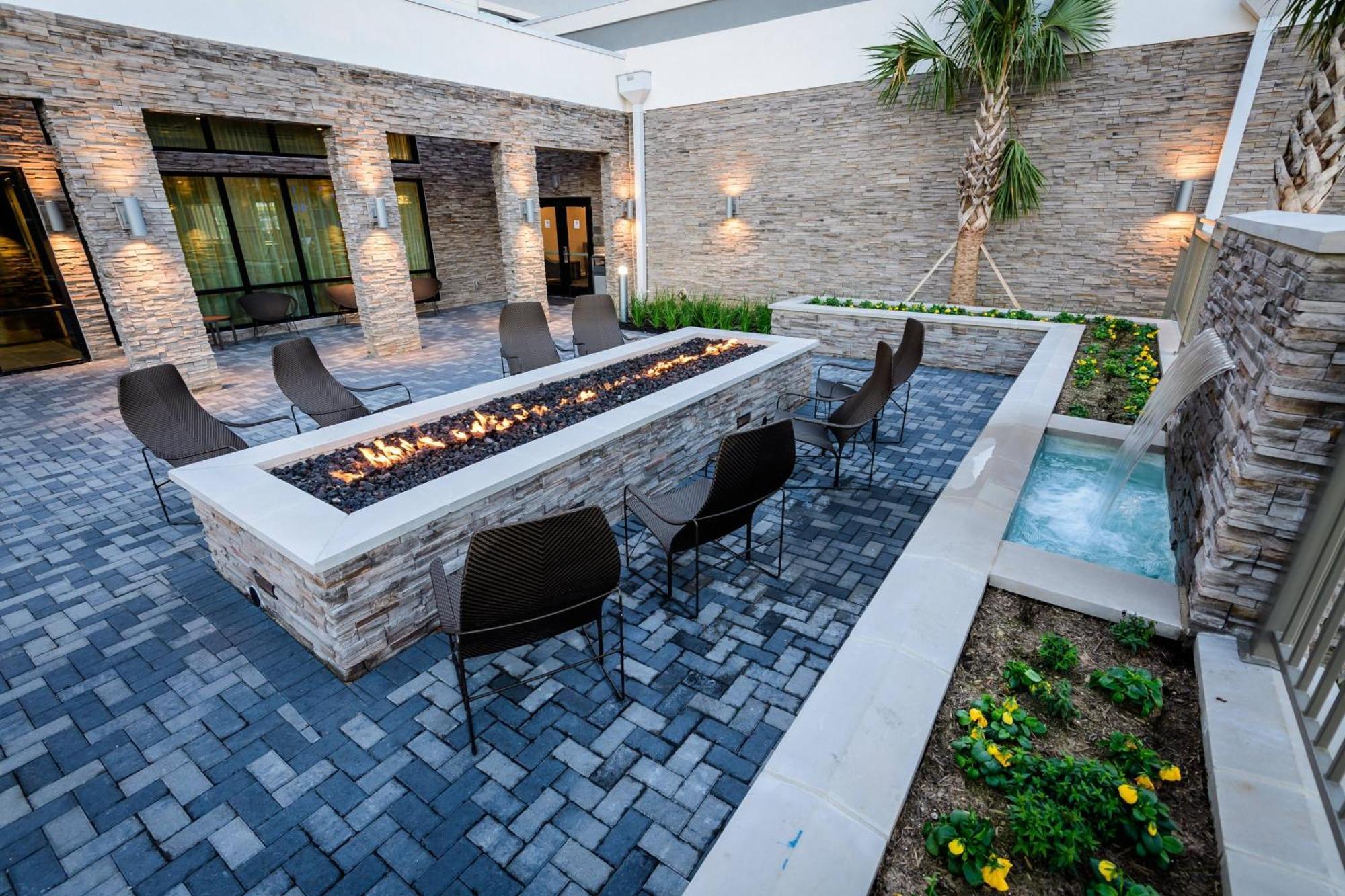 Courtyard By Marriott Lake Jackson Exterior photo